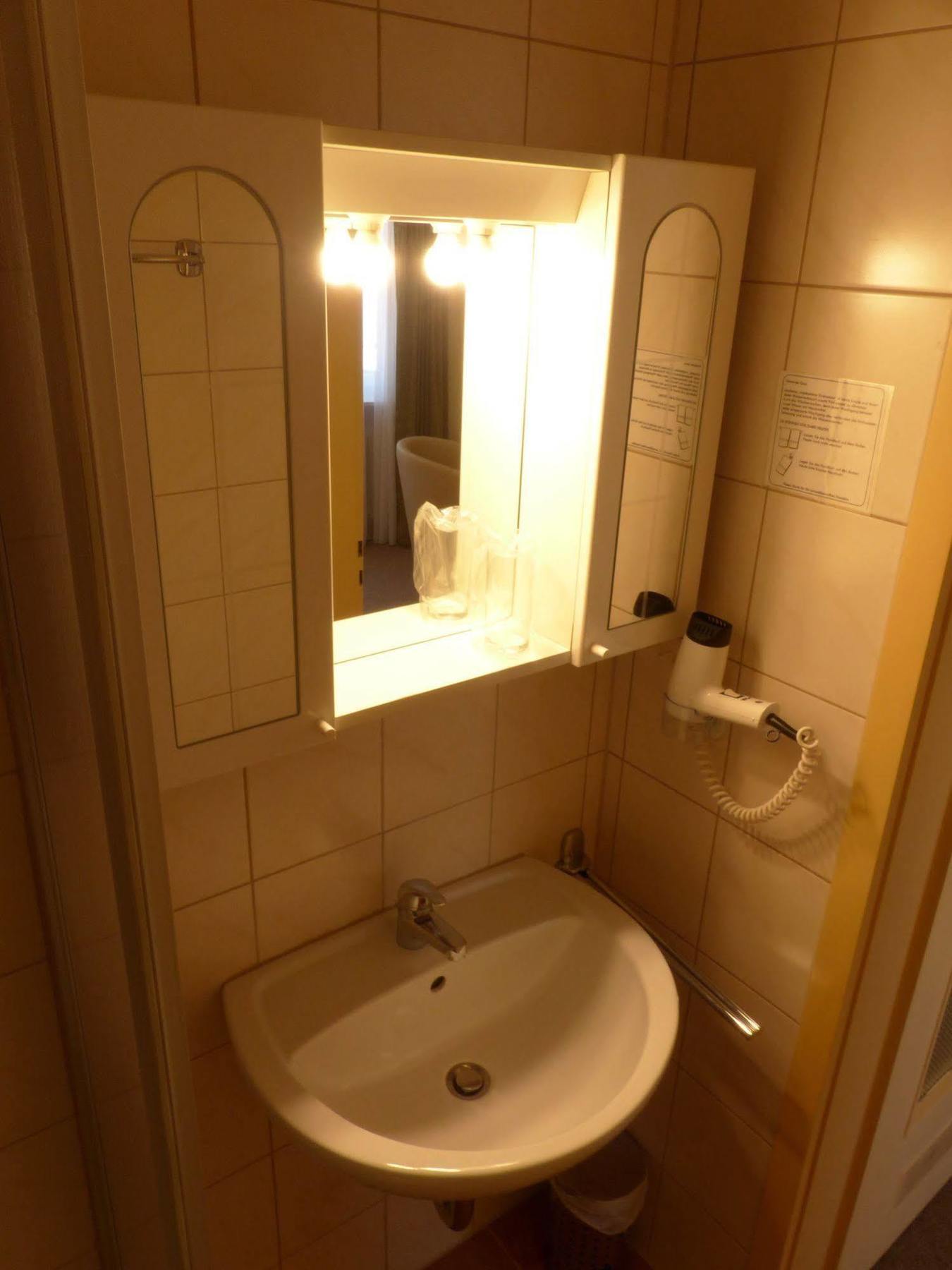 Hotel Simon Gauting Eksteriør billede