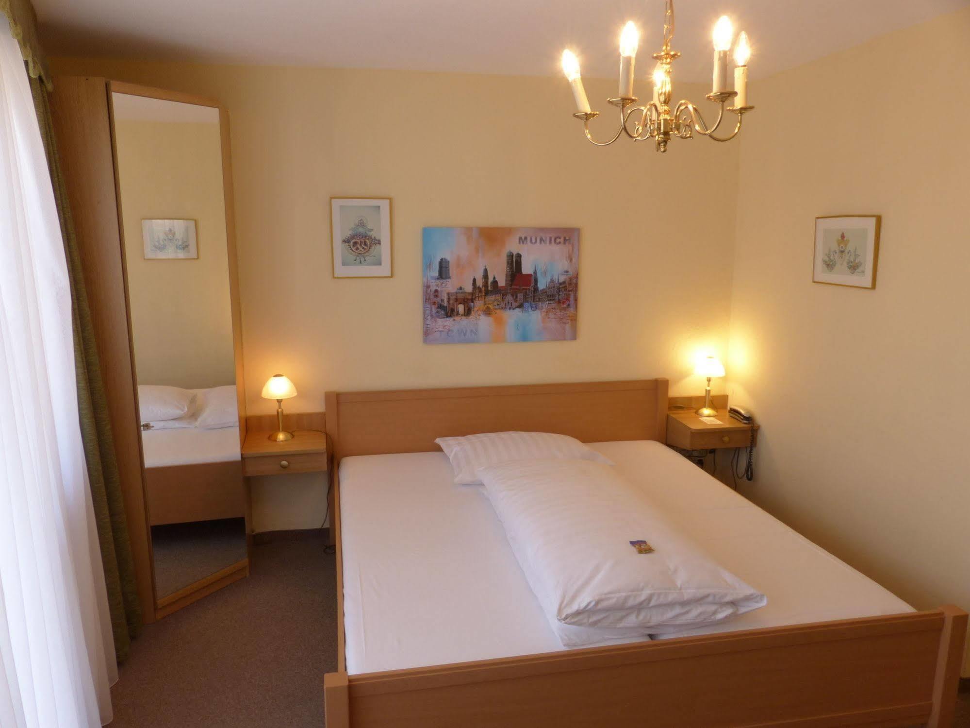 Hotel Simon Gauting Eksteriør billede